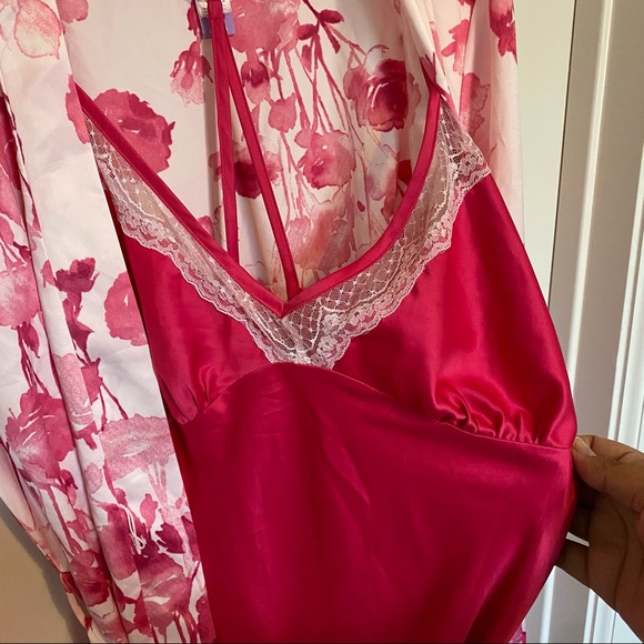Gorgeous pink silky gown/robe set. LIKE NEW. - Picture 2 of 4